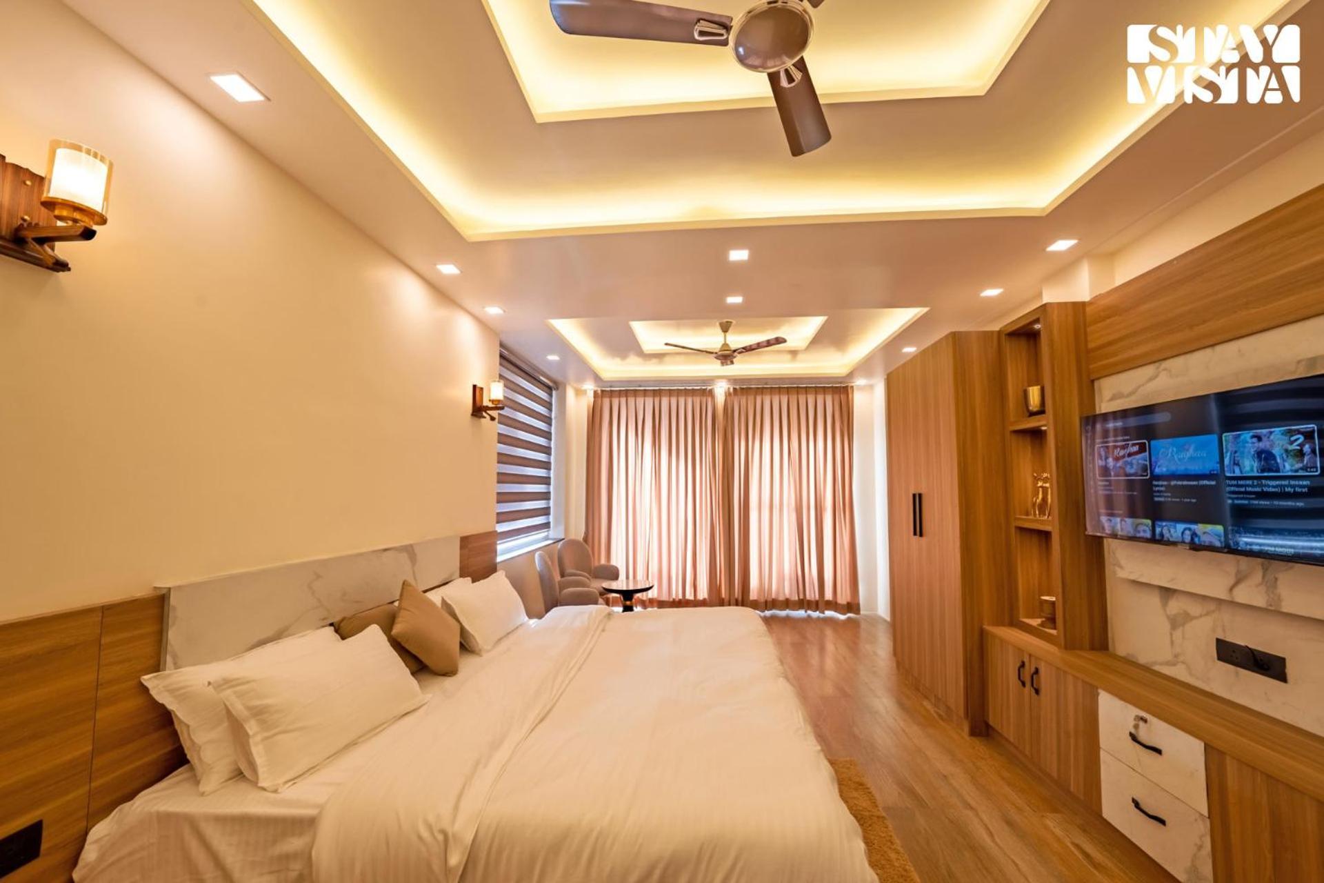 Stayvista At Sunset Springs With Pool & Views 奈尼塔尔 外观 照片