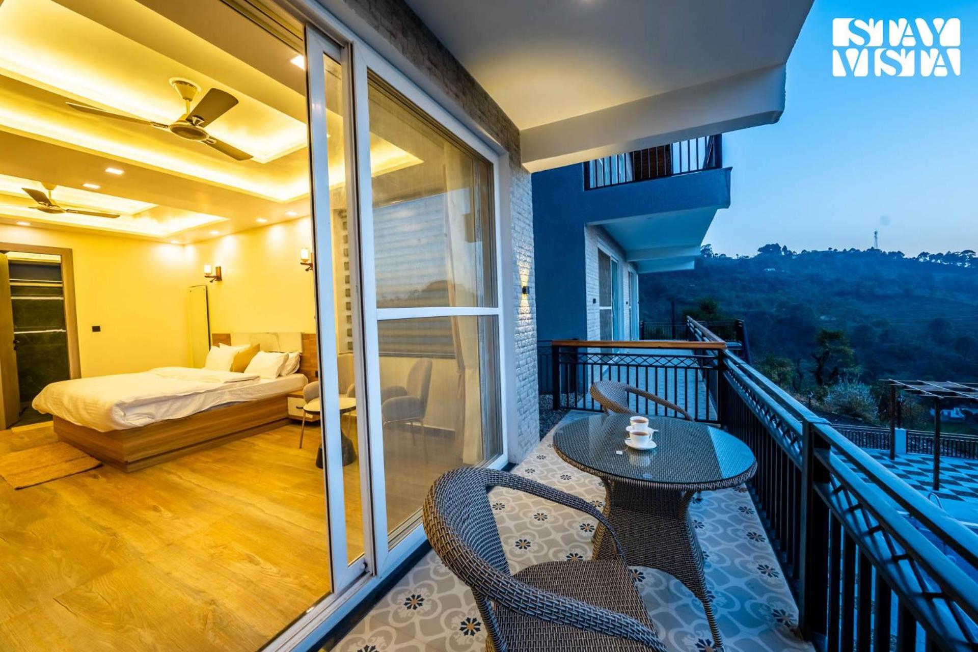 Stayvista At Sunset Springs With Pool & Views 奈尼塔尔 外观 照片