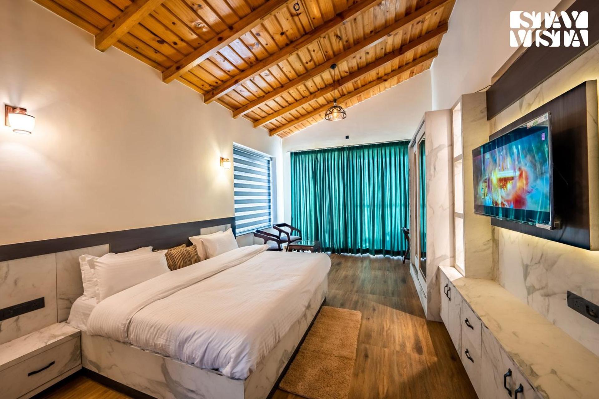 Stayvista At Sunset Springs With Pool & Views 奈尼塔尔 外观 照片