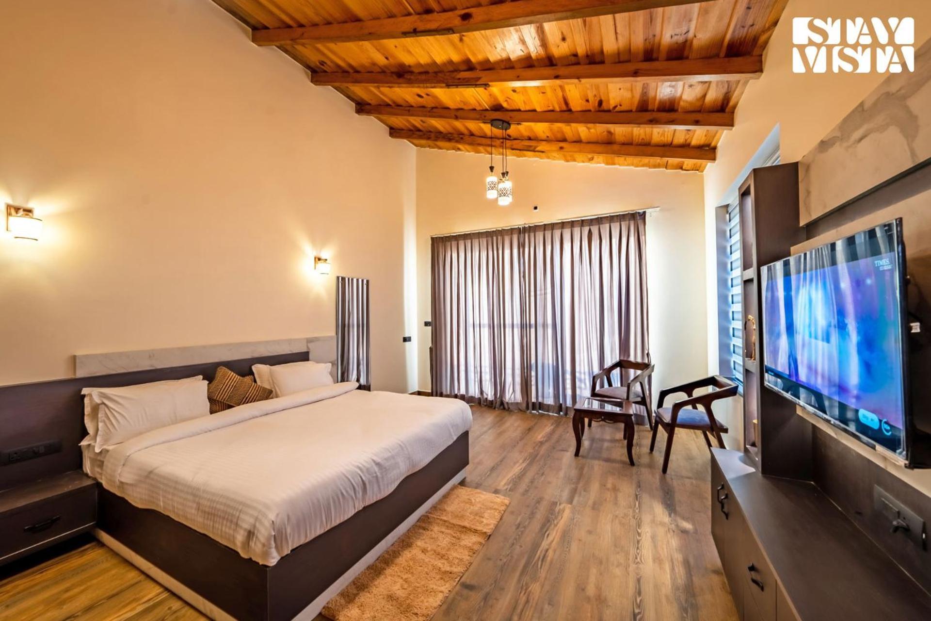 Stayvista At Sunset Springs With Pool & Views 奈尼塔尔 外观 照片
